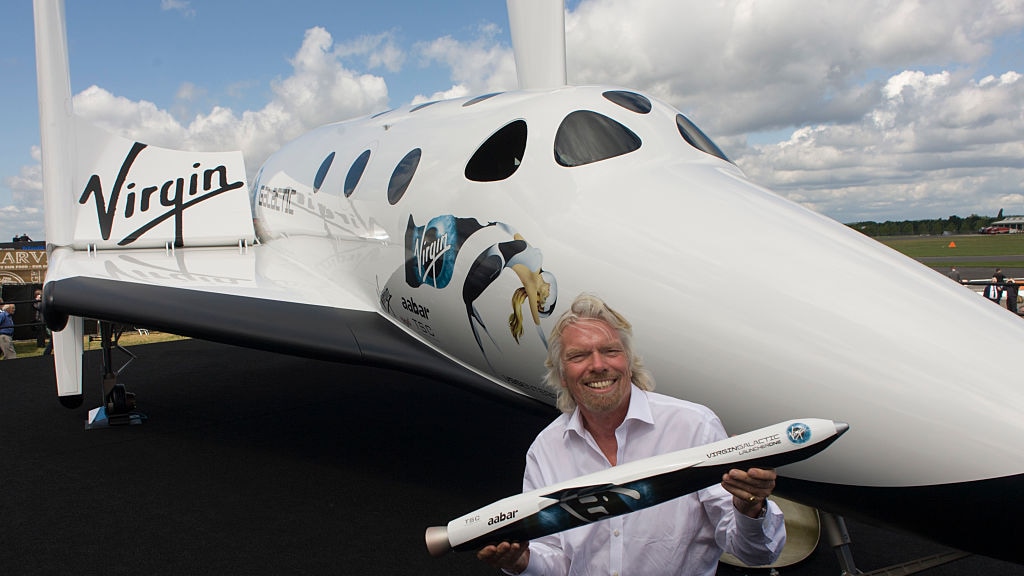 Miljardair Richard Branson vliegt eindelijk naar de ruimte en besluit miljardairsstrijd