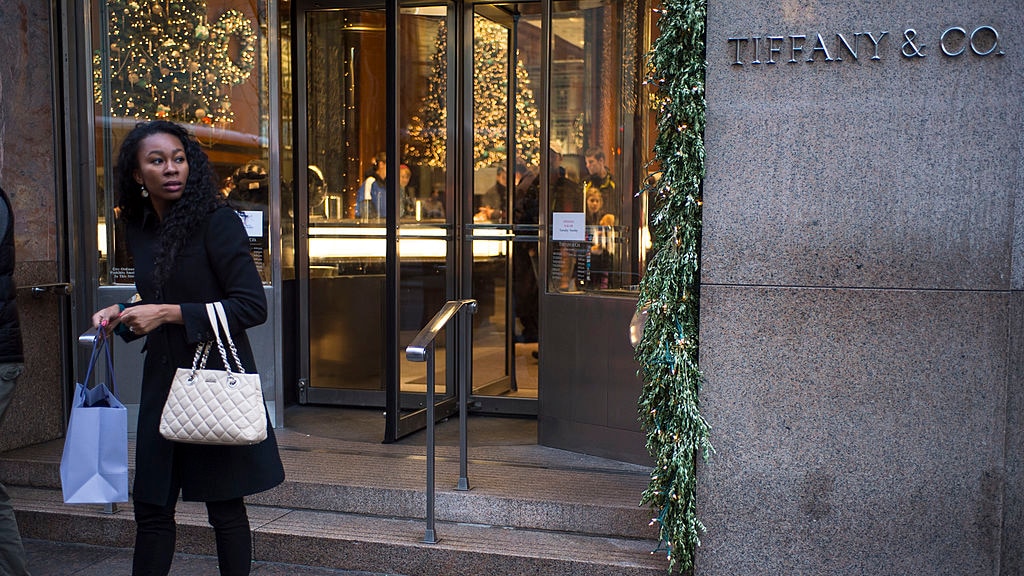 Het moddergooien tussen luxemerken LVMH en Tiffany gaat door