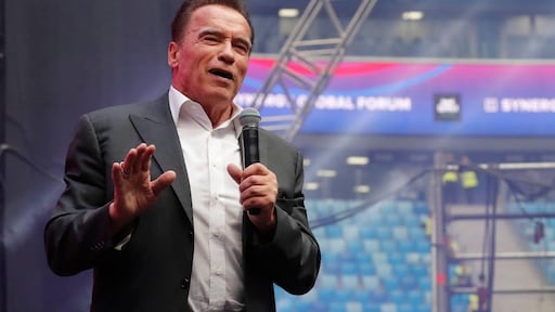 Arnold Schwarzenegger ontvlucht woning in verband met bosbrand