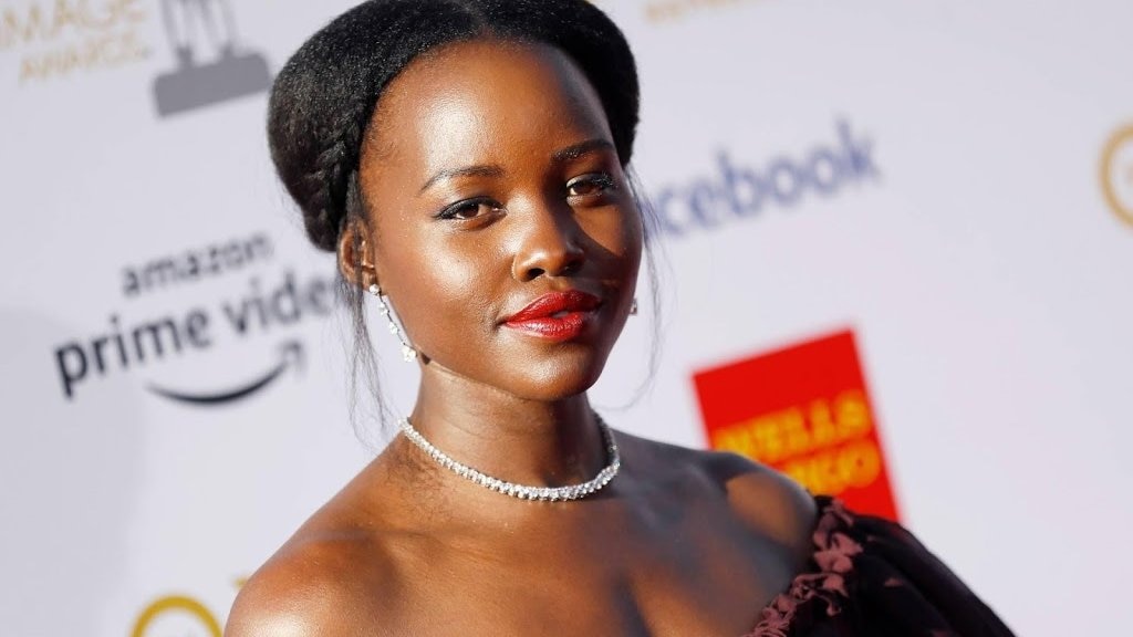 Actrice Lupita Nyong'o jaagt iedereen stuipen op het lijf