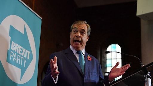 Oer-brexiteer Nigel Farage doet niet mee aan Britse verkiezingen (maar speelt toch een grote rol)