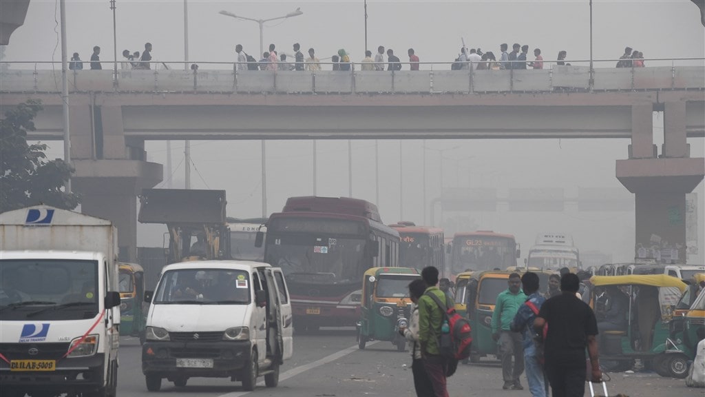 Er is een roulatiesysteem voor auto's ingevoerd, toch is het druk op de weg.
