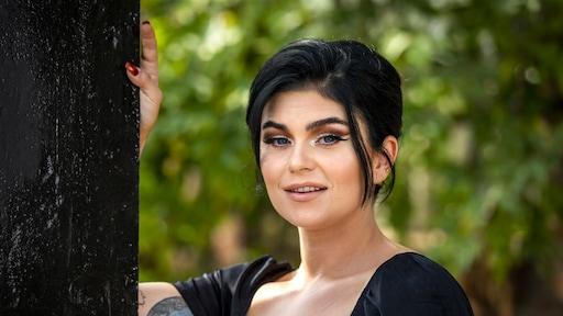 Roxeanne Hazes gaat volledig naakt voor fotoshoot