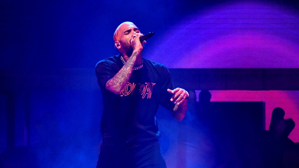 Duizenden fans in de rij voor afdankertjes Chris Brown