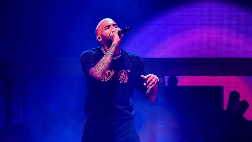 Duizenden fans in de rij voor afdankertjes Chris Brown