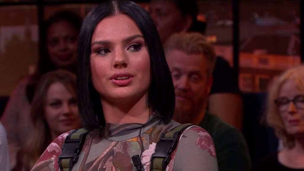 Famke Louise over breuk management: 'Ik voelde me een nepartiest'