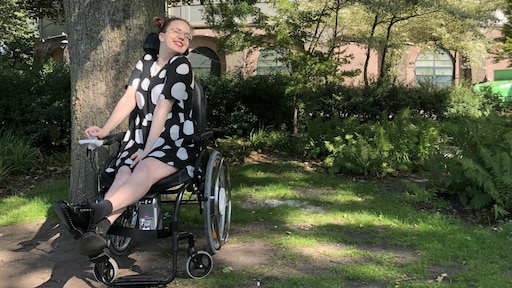 Plots viel Annika's lichaam uit: 'Ze negeren me nu, of doen alsof ik een kind ben'