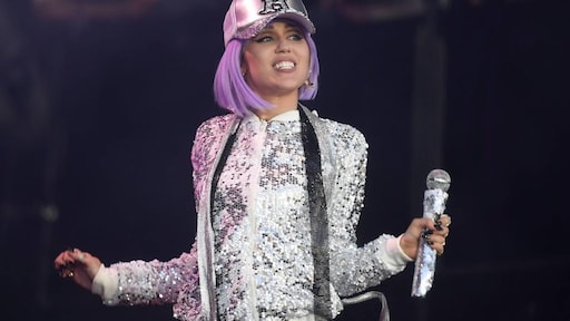 'Miley Cyrus aan stembanden geopereerd'