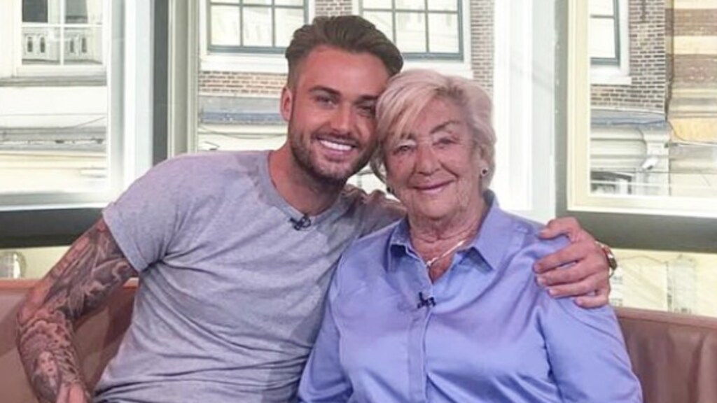 Dave Roelvink blikt terug op verdrietig bericht over zijn oma