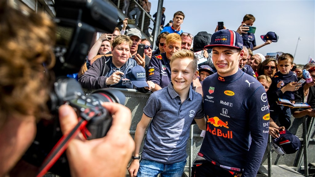 Zandvoort zoekt onder andere fotografen die voor niets willen komen werken.