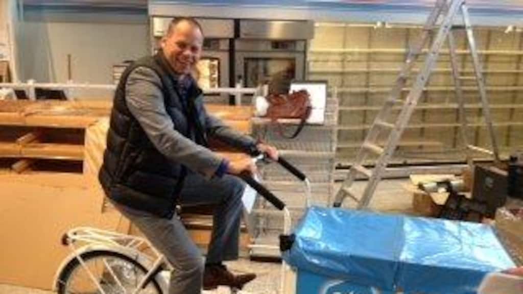 Peter Hoekstra bij een van de vele verbouwingen