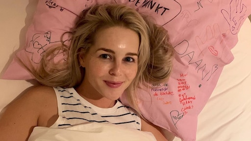 Chantal Janzen extatisch over haar Pyjama Party