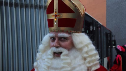 10 dingen die je altijd al van Sinterklaas wilde weten: 'Ik kan eigenlijk niet paardrijden'