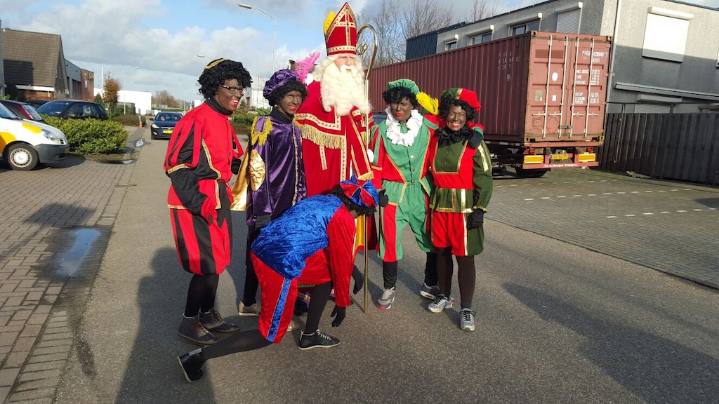Sinterklaas Johan met zijn vaste pieten.