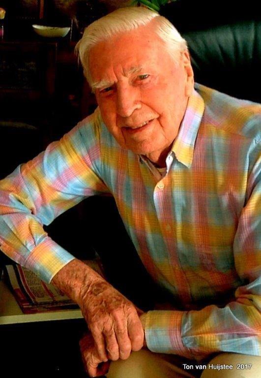 Ton (93) brengt debuutroman uit: 'Je moet toch wat doen met je vrije