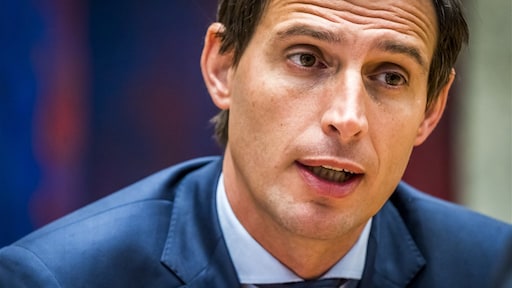 Minister Hoekstra door het stof om toeslagenaffaire, 'had niet zo gemogen'