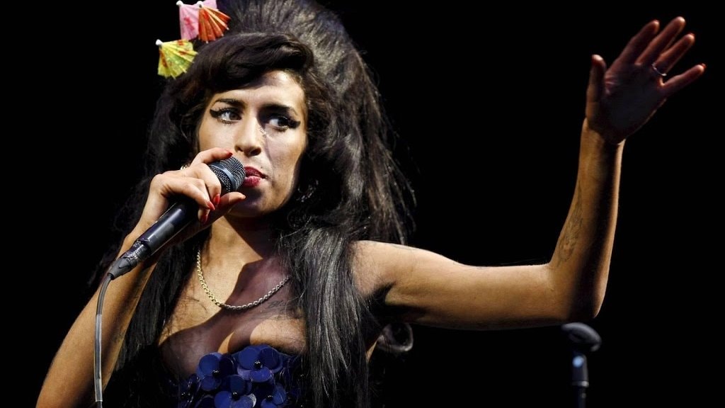 Ex-man Amy Winehouse opgepakt voor brandstichting