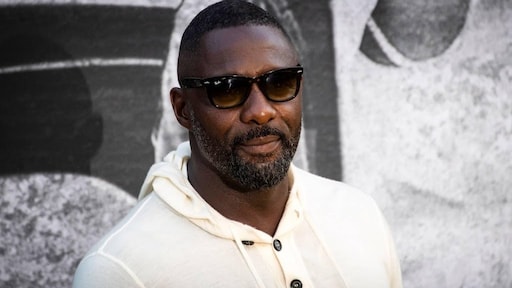 Idris Elba wil stoppen met social media: 'het maakt me depressief'