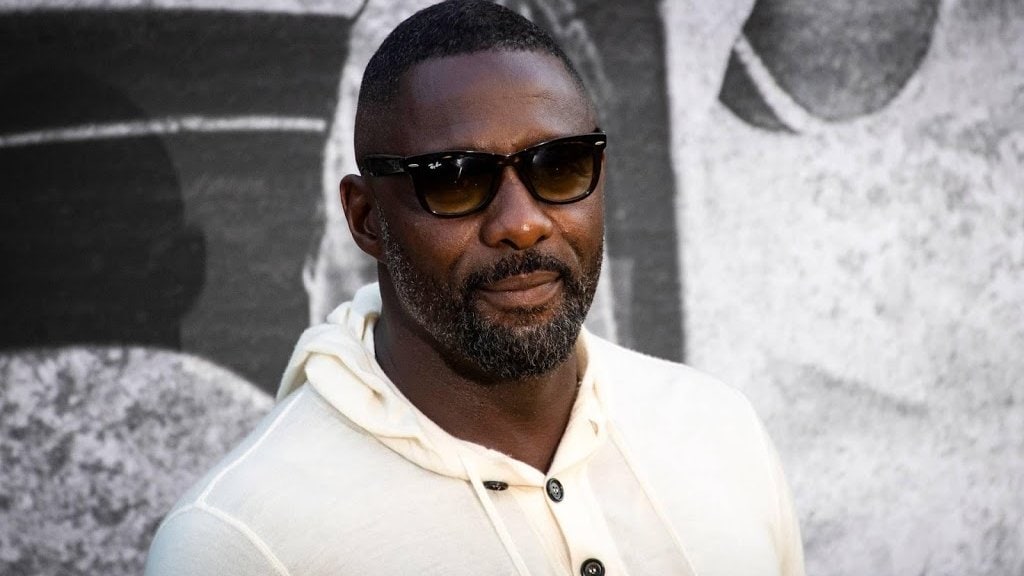 Idris Elba wil stoppen met social media: 'het maakt me depressief'