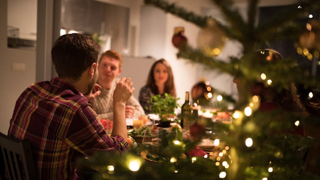 Kelly (36) nodigt negen wildvreemden uit voor kerstdiner bij haar thuis
