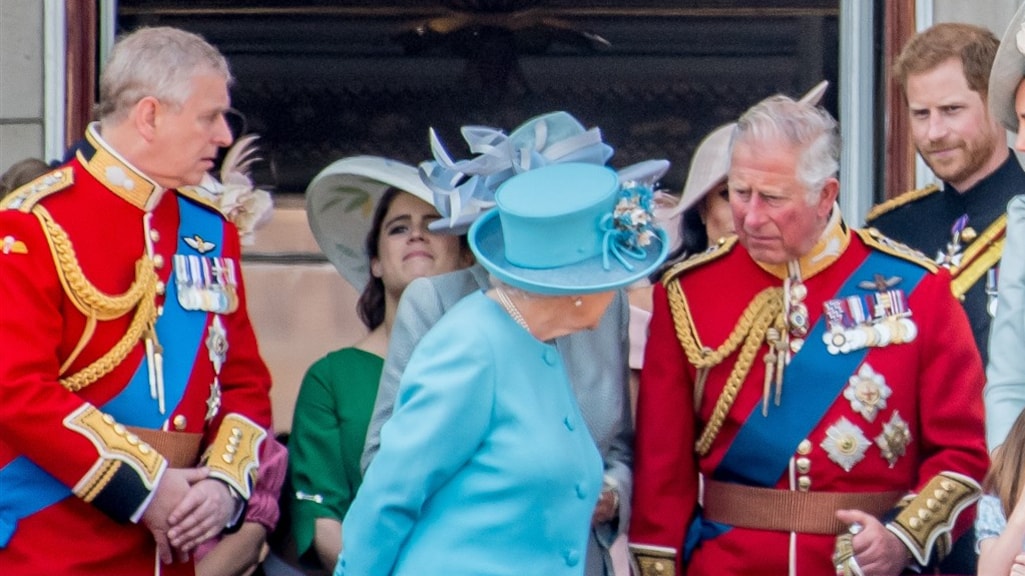 'Prins Charles wil spoedoverleg met broer Andrew'