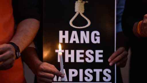 Dierenarts in India in brand gestoken na groepsverkrachting, betogers eisen doodstraf