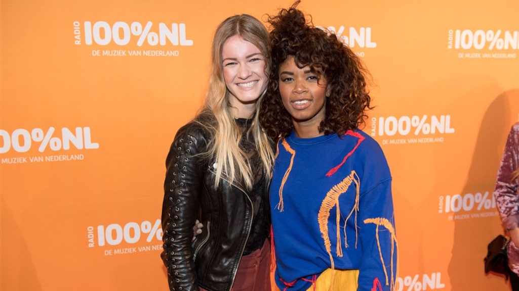 Expeditie-Shary-An is verloofd met haar vriendin