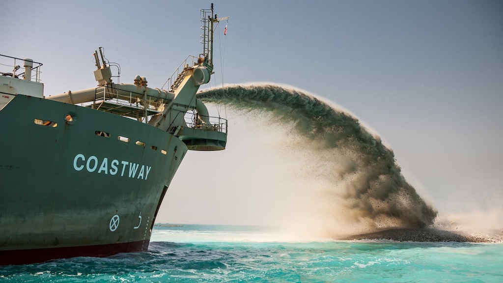 Een van de baggervaartuigen.