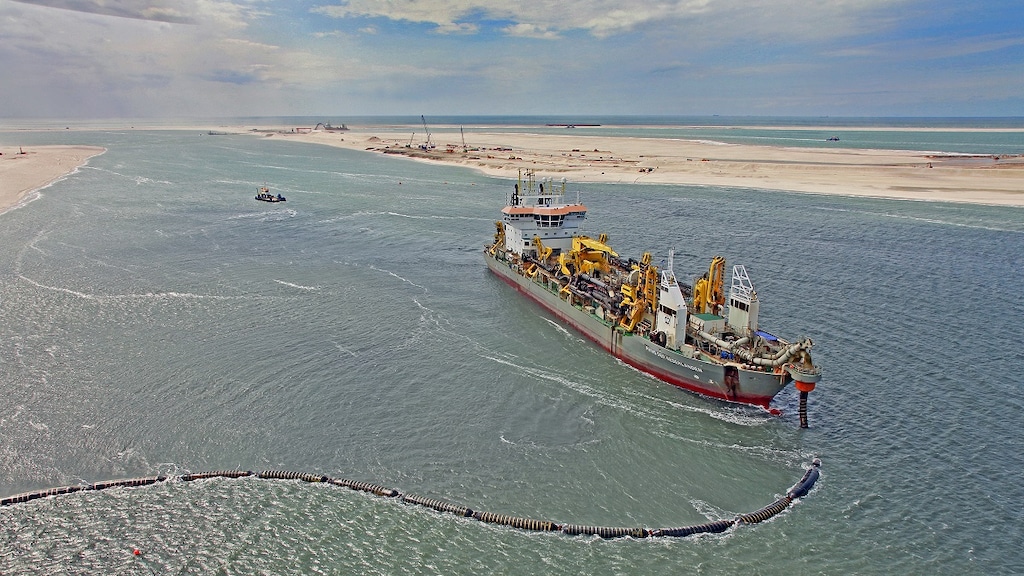 Een van de baggervaartuigen.