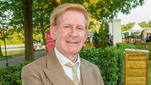 Couturier Addy van den Krommenacker maakt doorstart
