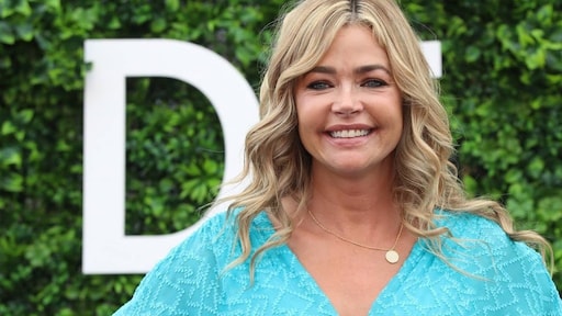 Zieke Denise Richards onder het mes