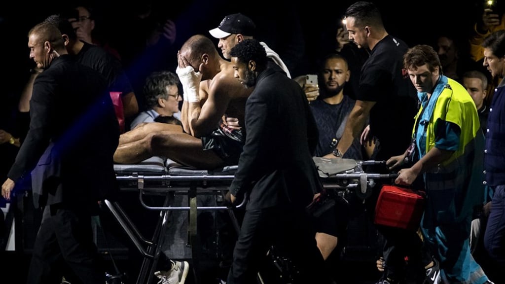 Rico Verhoeven blijft wereldkampioen na blessure Badr Hari