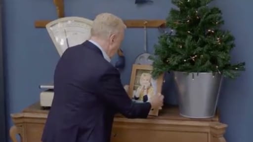 André van Duin brengt ontroerend eerbetoon aan Martine Bijl in HHB