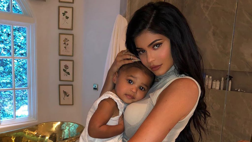Kylie Jenner onder vuur om peperdure kerstcadeaus dochter