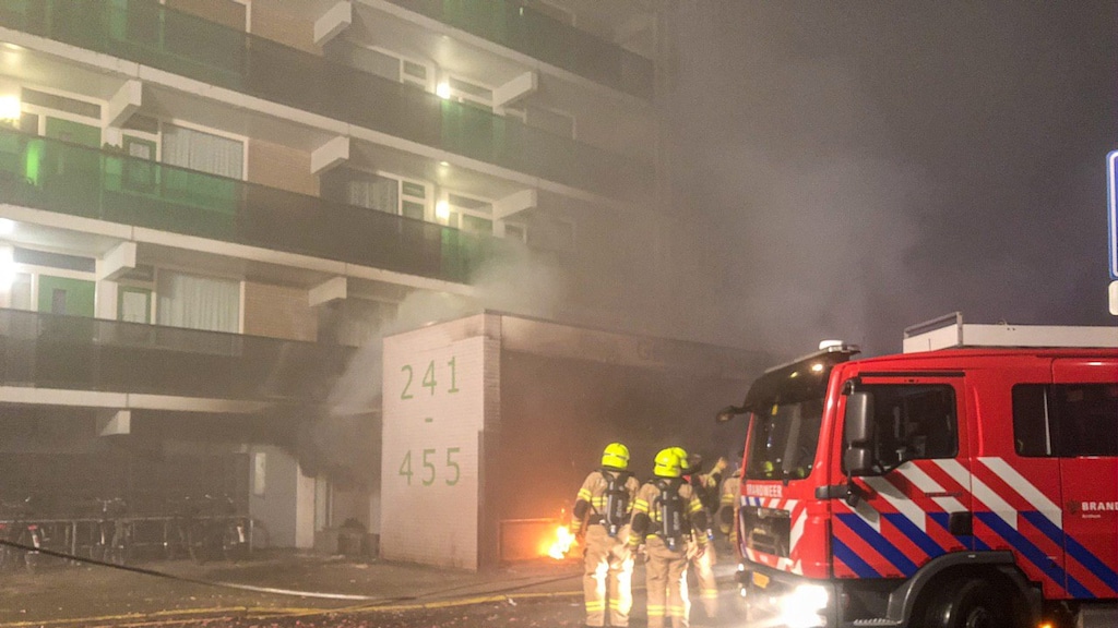 De brandweer wist de vier slachtoffers uit de lift te bevrijden