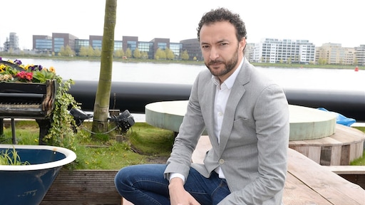 Nasrdin Dchar gaat voorstelling JA nog twee keer spelen