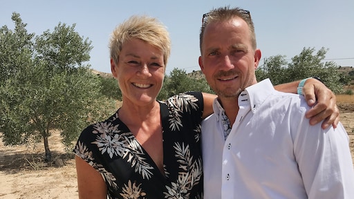 Zó gaat het met het kartonnen huis van Ik Vertrek-David en Gine