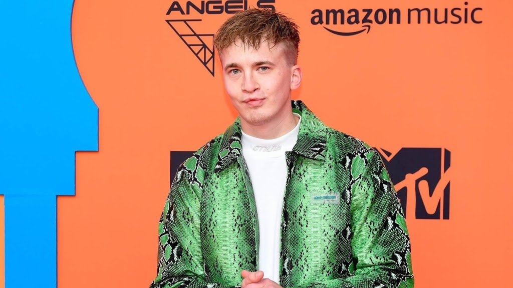 Snelle maakt indrukwekkend lied over telefoongebruik op fiets