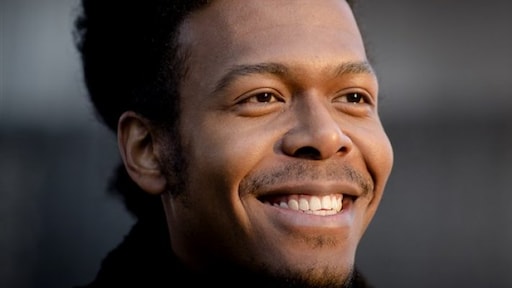 Jeangu Macrooy officieel Nederlandse inzending voor songfestival