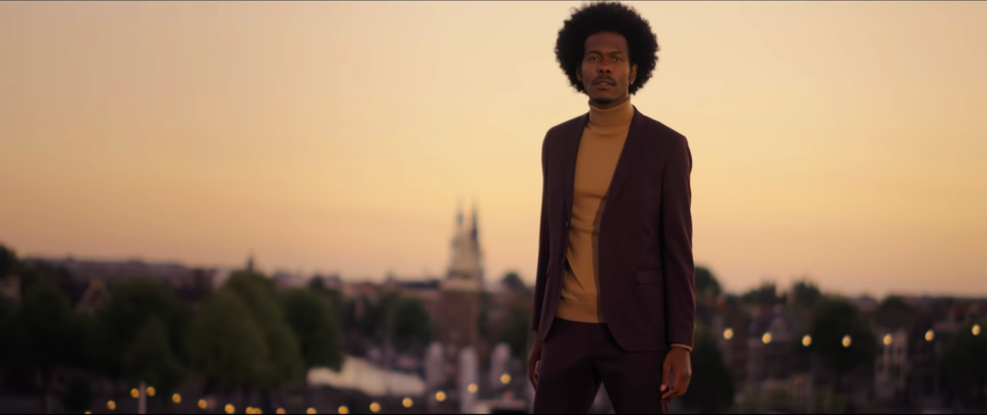 Jeangu Macrooy naar songfestival, maar waar kennen we hem van?