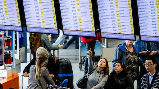 Geen maatregelen tegen coronavirus op Schiphol, wachten op WHO-besluit
