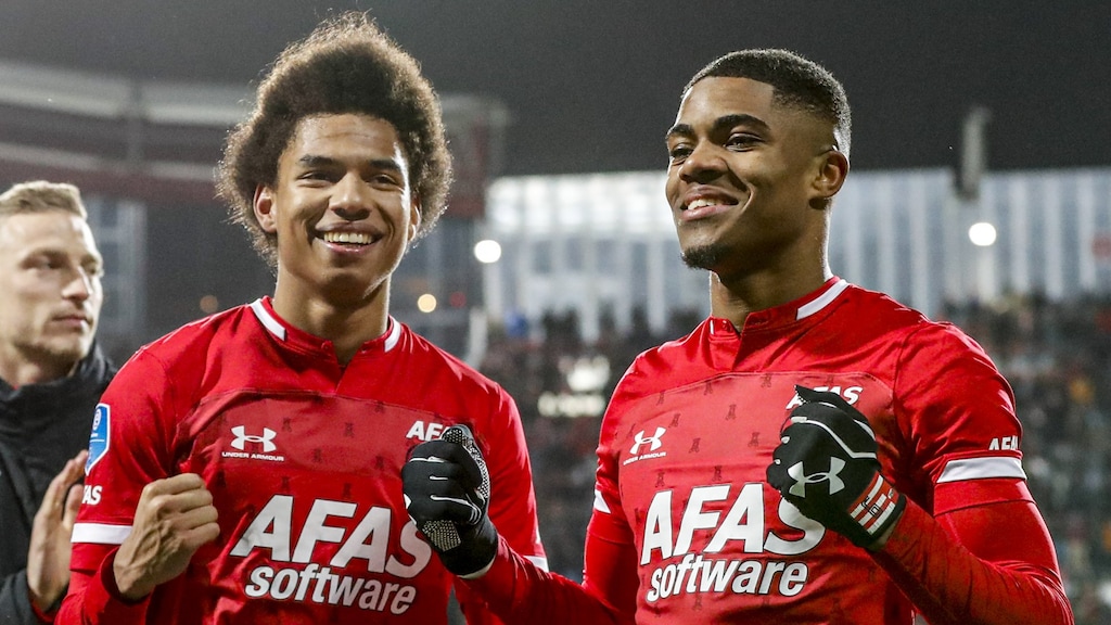 VKontakte-da katta milf kokraklari ustida kontur Sopcast uchun porno kanallar