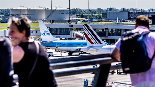 Vliegreizigers starten rechtszaak tegen KLM en Transavia om vouchers