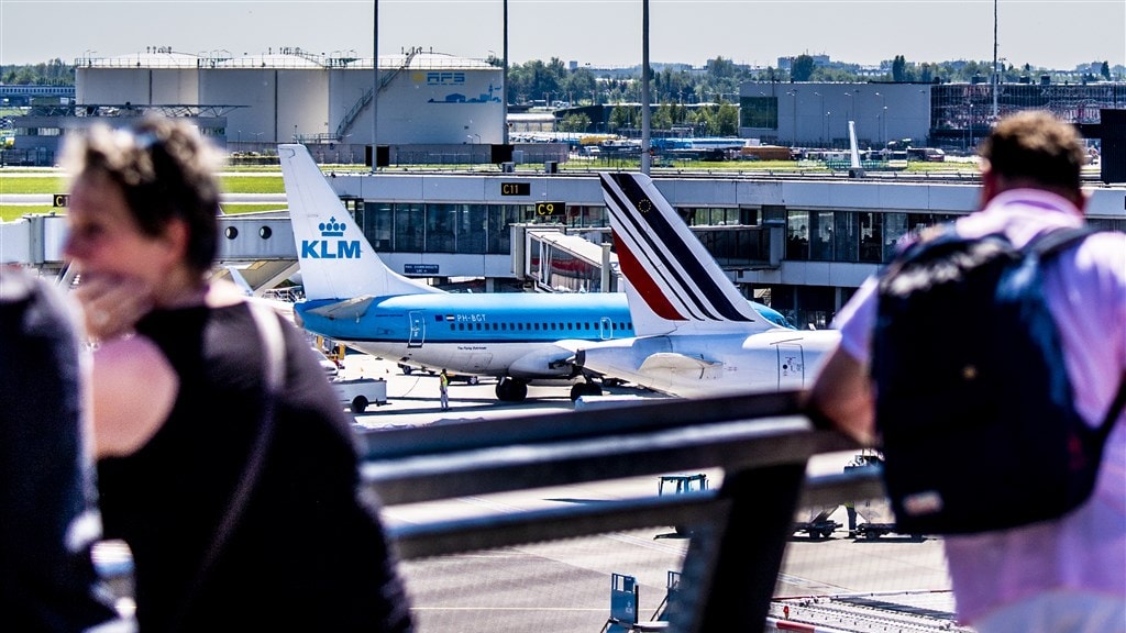 Vliegreizigers starten rechtszaak tegen KLM en Transavia om vouchers