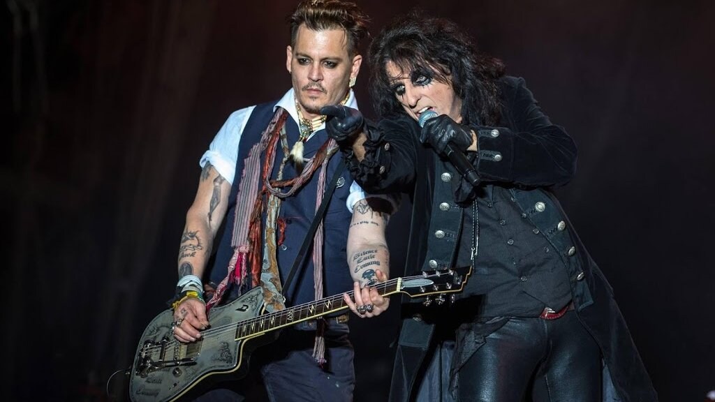Johnny Depp en Alice Cooper delen podium met Aerosmith