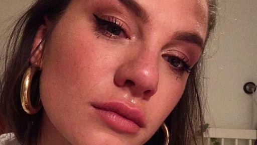 Zangeres Maan toont haar verdriet op Instagram