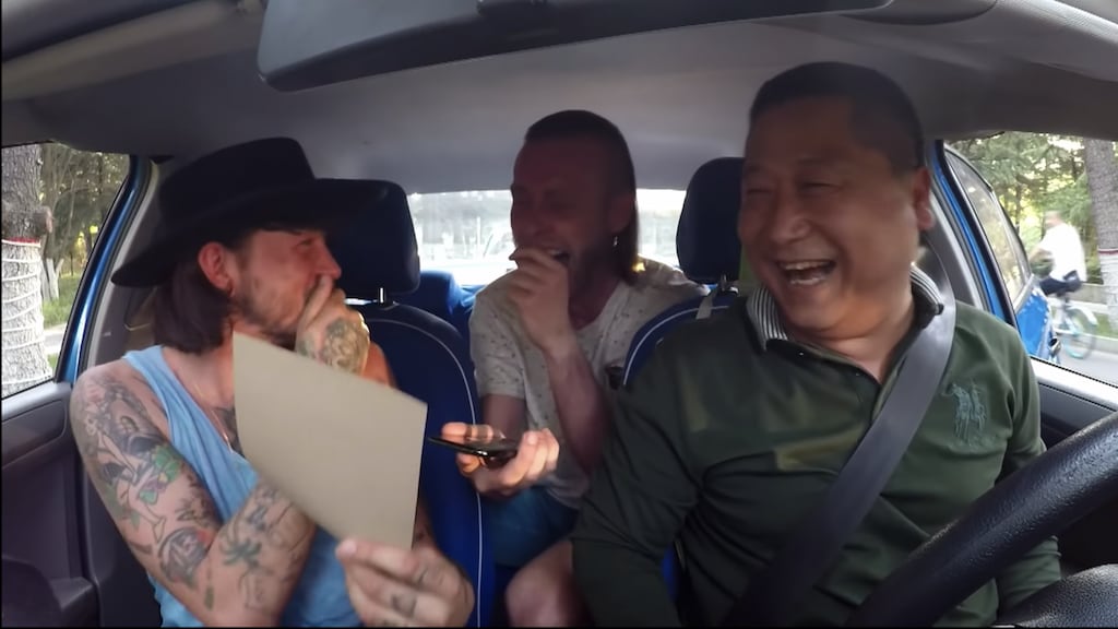 Hilarische WIDM-taxichauffeur heeft boodschap voor Nathan en Rob