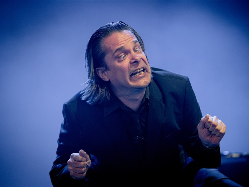 Hans Teeuwen na vier jaar terug op de planken
