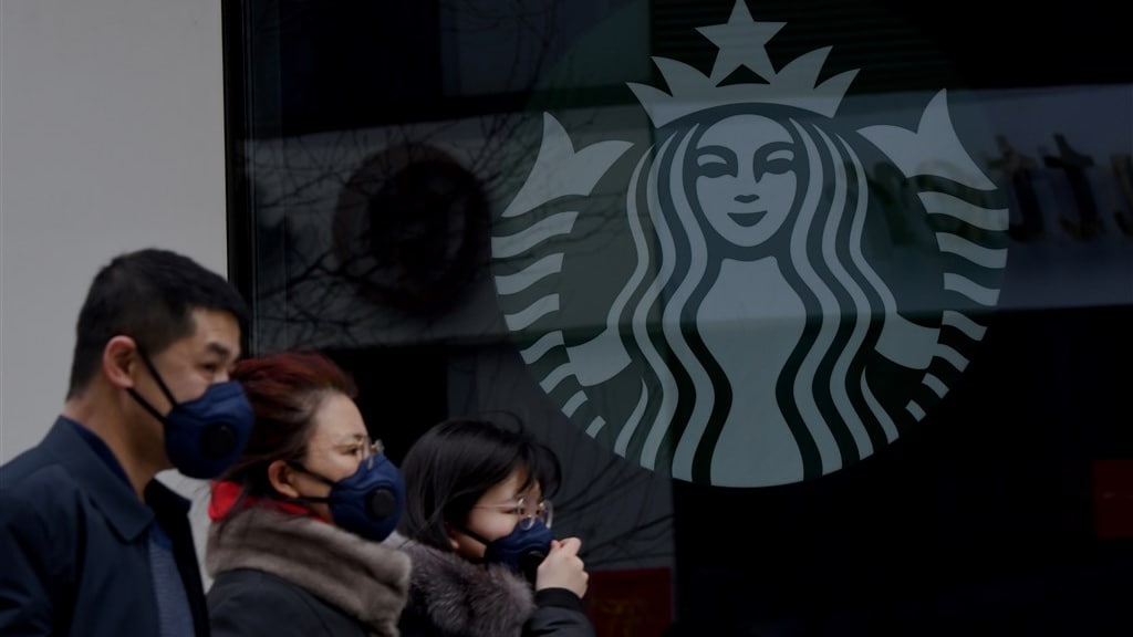 Amerikaanse barista krijgt 80.000 dollar 'fooi' na rel om mondkapje