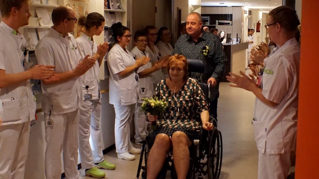 Els trouwt met jeugdliefde op longafdeling ziekenhuis